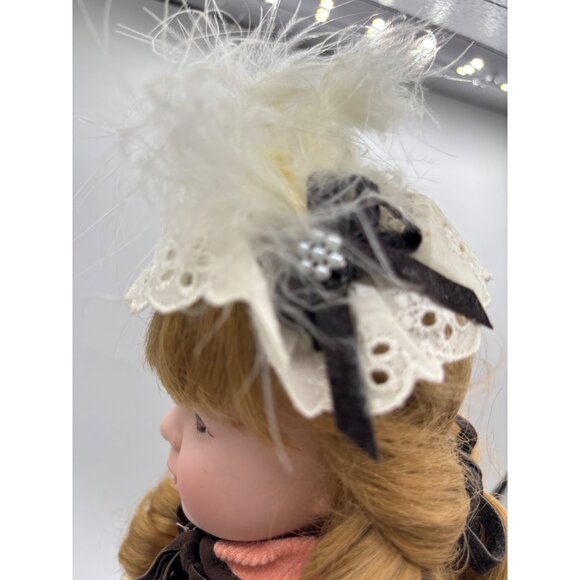 Vintage MYD Marian Yu Desings Porcelain Doll Red hair Numbered + stand - Picture 6 of 12